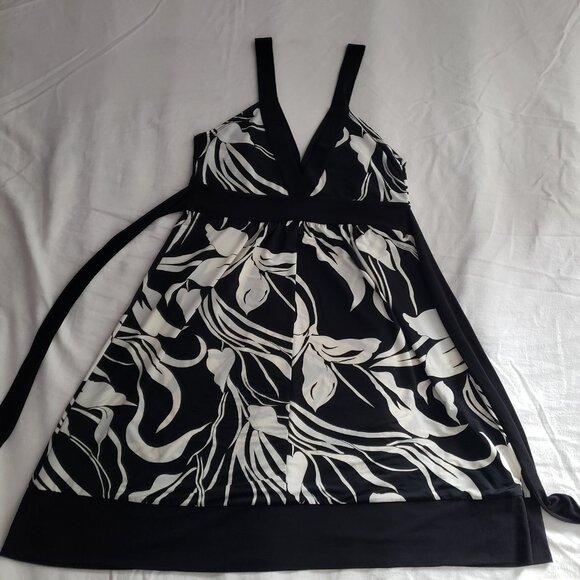 Black & White Floral Pattern Dress [Twenty One] [Size M] - Picture 4 of 4